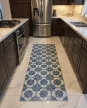 Bézs alapon kék csempe mintás konyhai szőnyeg 60x180 cm